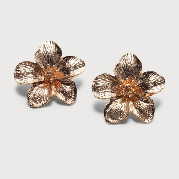Botanical 14KT Gold Flower Statement Earrings 🌿 - Picture 4 of 6